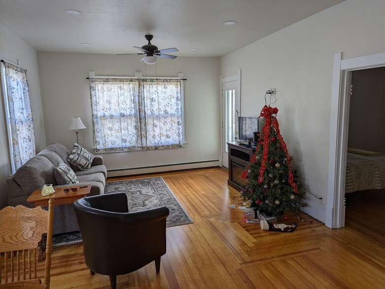 Living Room - 848 S Spruce St