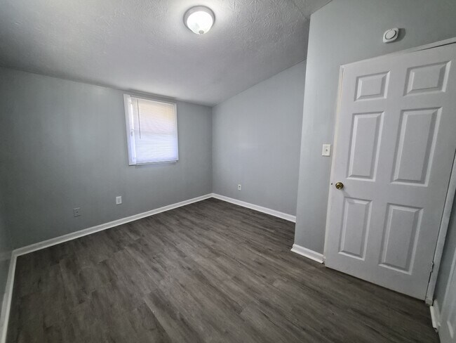 Building Photo - 4709 Ribble Rd