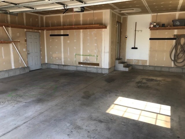 Building Photo - Beautiful home in Clinton with sport pad and playground