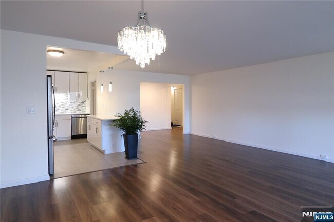 Building Photo - 1600 Center St