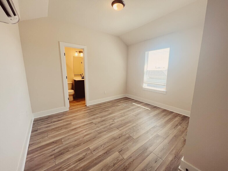 Main bedroom - 8004 Corrigan Pass