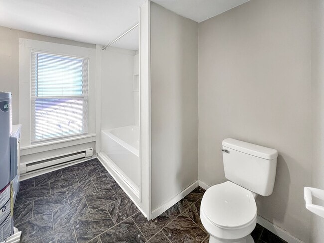 Building Photo - 200 Danis St