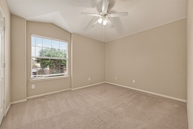 Building Photo - 26339 Richwood Oaks Dr