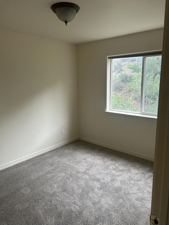 Primary Photo - Charming 3-Bedroom, 2-Bath Townhouse Near ...