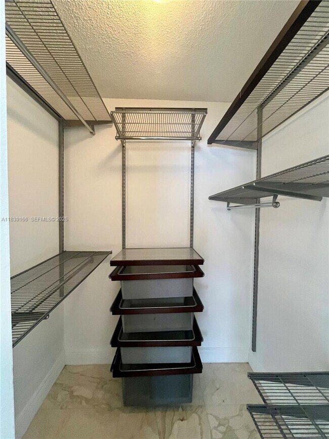 Building Photo - 770 Claughton Island Dr