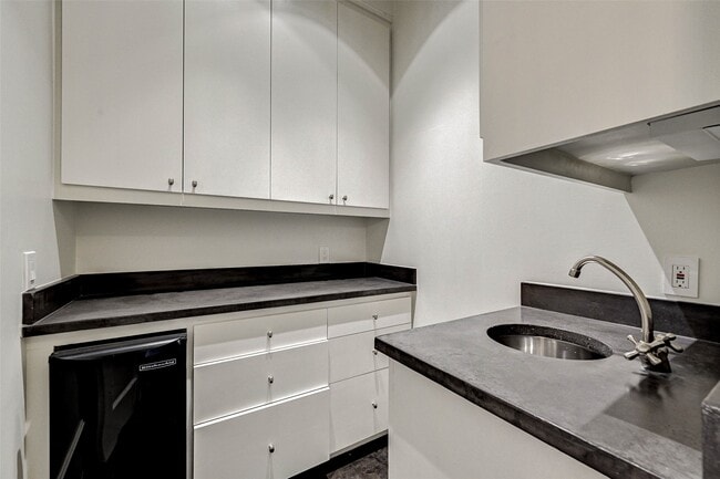 Building Photo - 3128 Alabama Ct