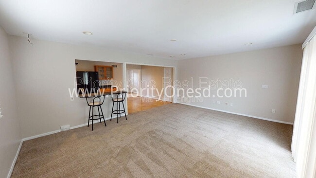 Building Photo - 10360 Londonderry Ave