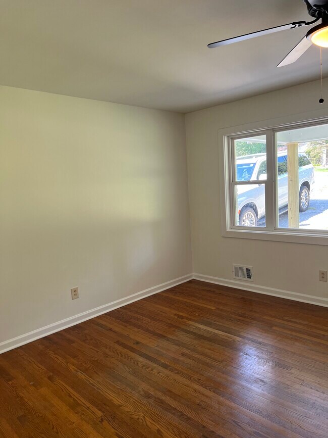 Building Photo - 4454 Roberta Cir