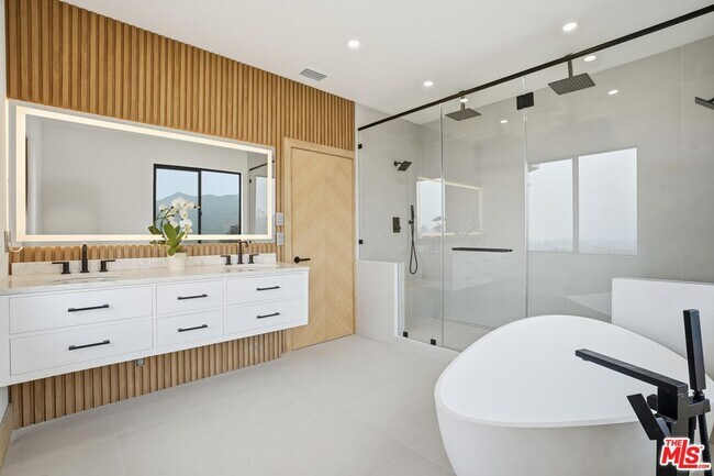 Building Photo - 1036 El Medio Ave