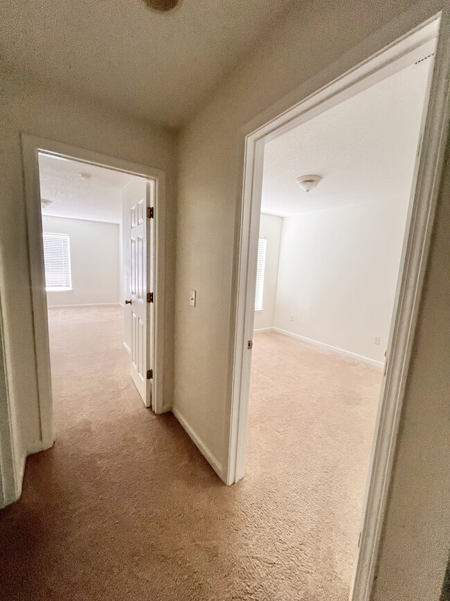 Building Photo - 302 Cherry Way