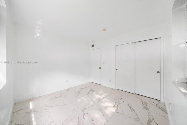 Building Photo - 2301 NE 170th St