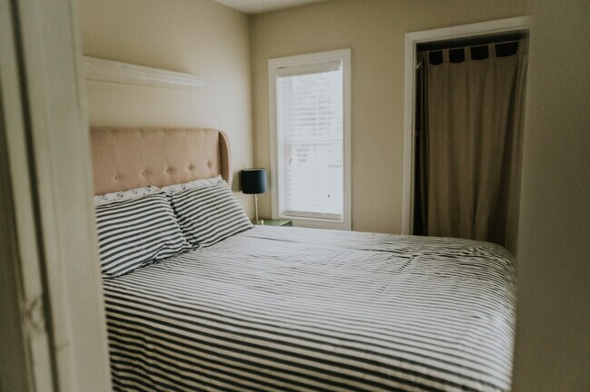 Building Photo - 871 St Joseph St