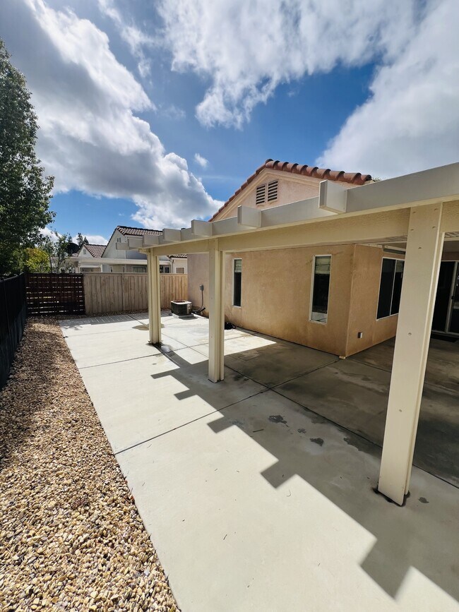 Building Photo - 40624 Corte Albara