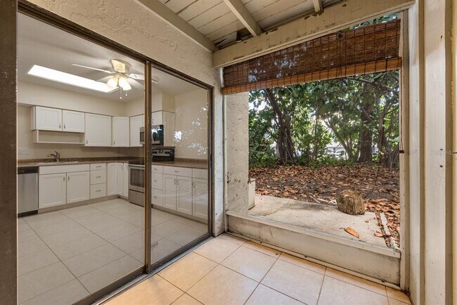 Building Photo - 2232 Bahia Vista St