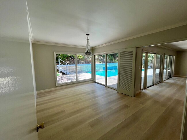 Building Photo - 16641 Park Ln Cir