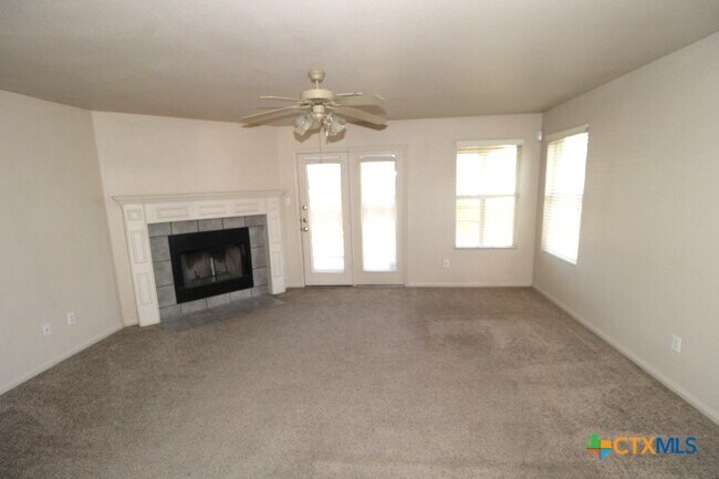 Building Photo - 2301 Eppinette Dr
