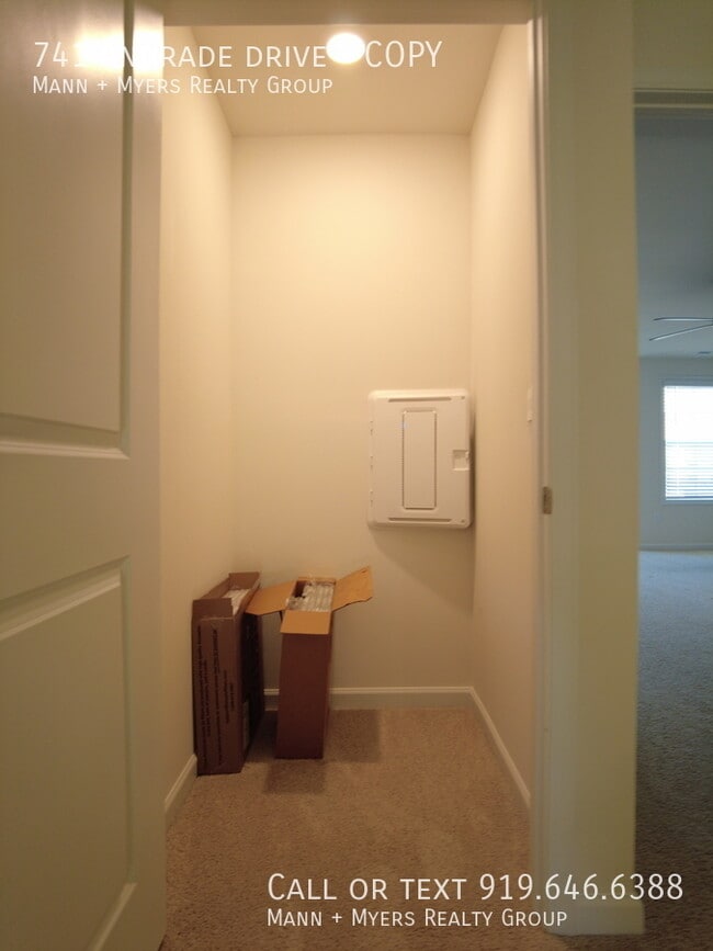 Building Photo - 741 Andrade Dr