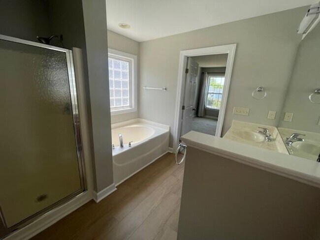 Building Photo - 410 Branchmoor Ct