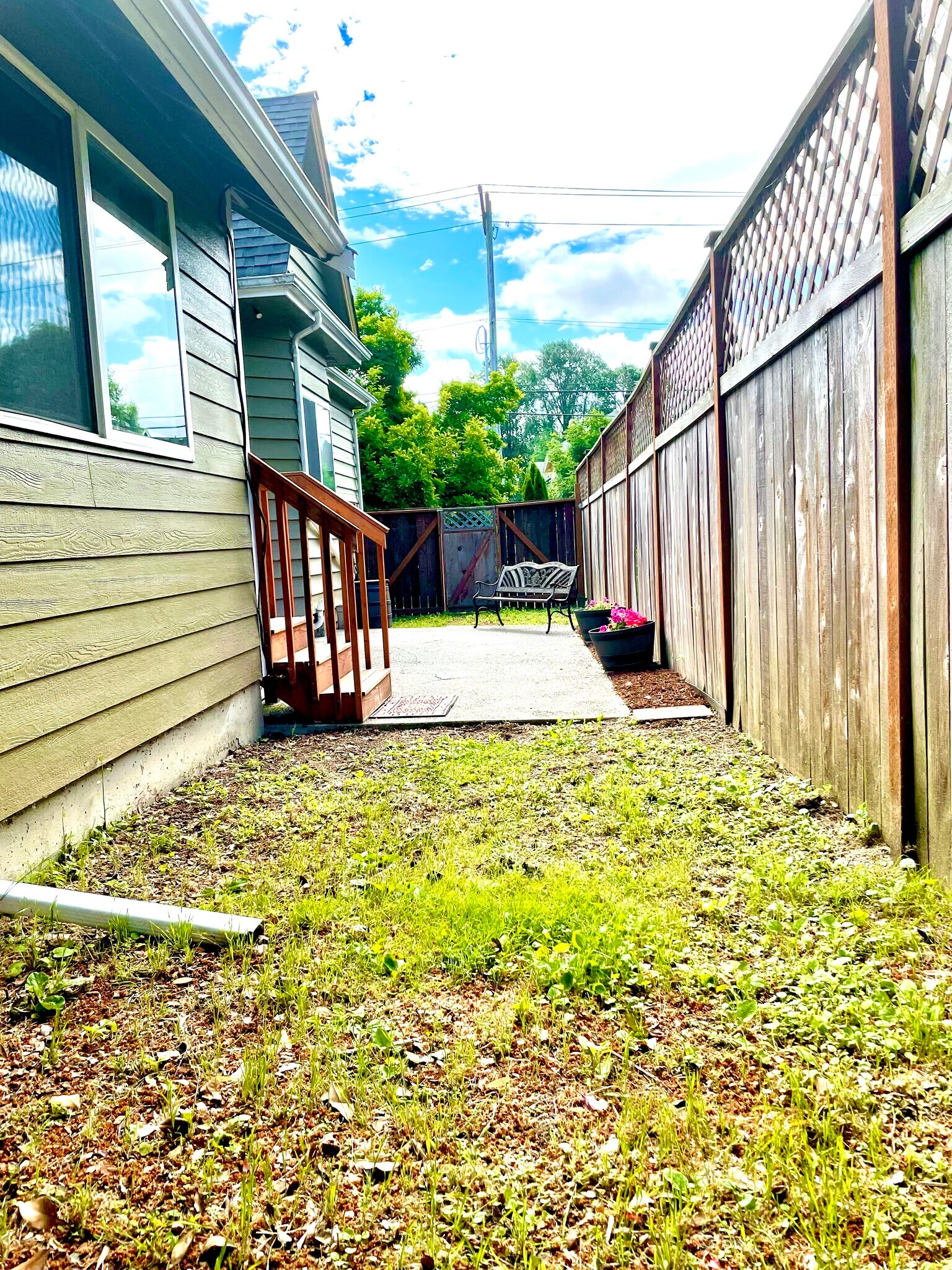 Enclosed dog run - 13301 56th Ave S