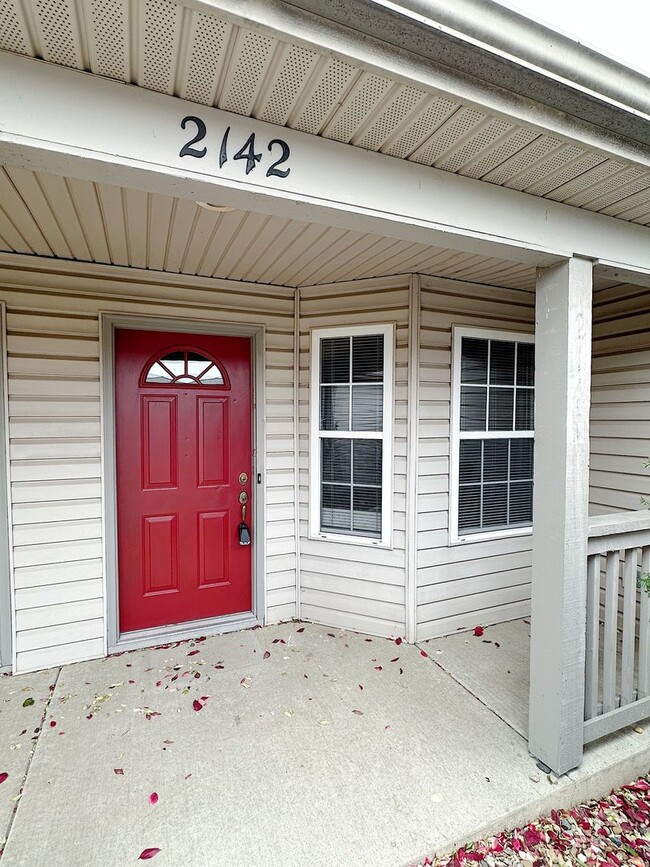 Building Photo - Spacious 2-Bed, 2-Bath Duplex with Attache...