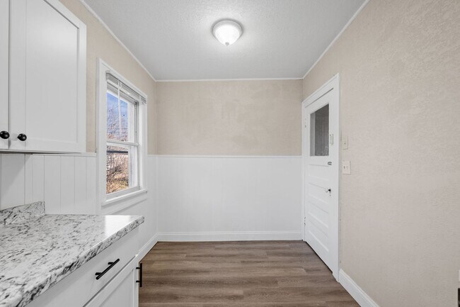 Building Photo - Updated 4-Bedroom 1.5-Bathroom Home in Minneapolis