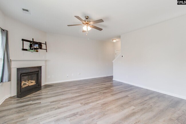 Building Photo - 246 Honey Hill Way