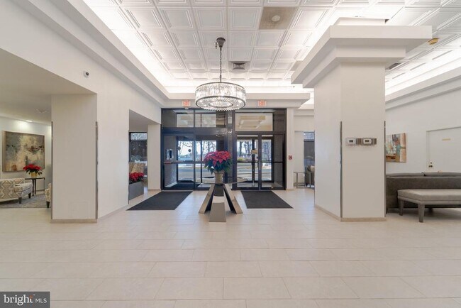 Building Photo - 1808 Old Meadow Rd