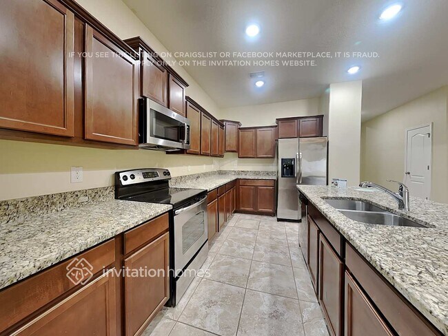 Building Photo - 3247 Berwick Ln