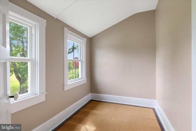 Building Photo - 5452 Middle Rd