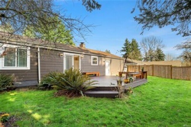 Building Photo - 3247 NE 97th St