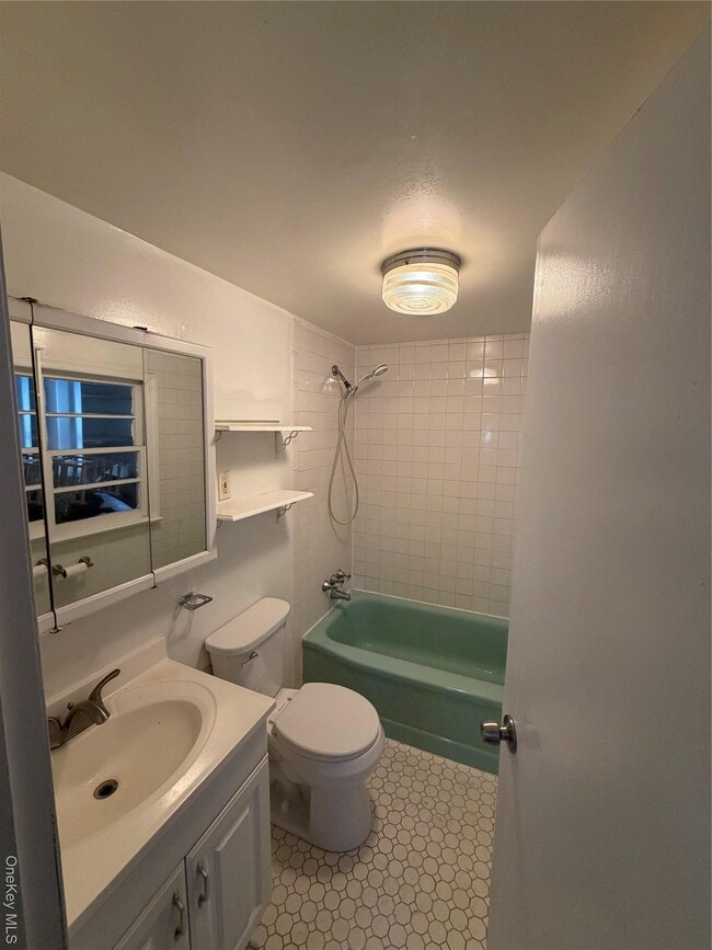 Building Photo - 15 Dugan Ln