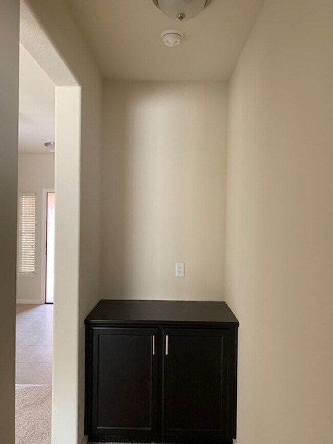 Building Photo - Canyon Hills