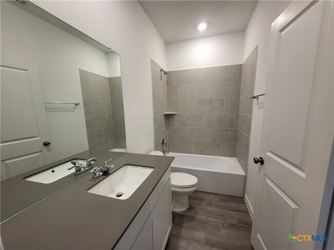 Building Photo - 1233 Fox Wing Wy