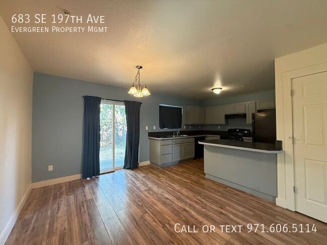Building Photo - 683 SE 197th Ave