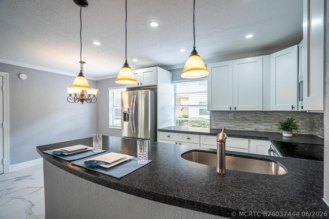 Building Photo - 244 Normandy Ln