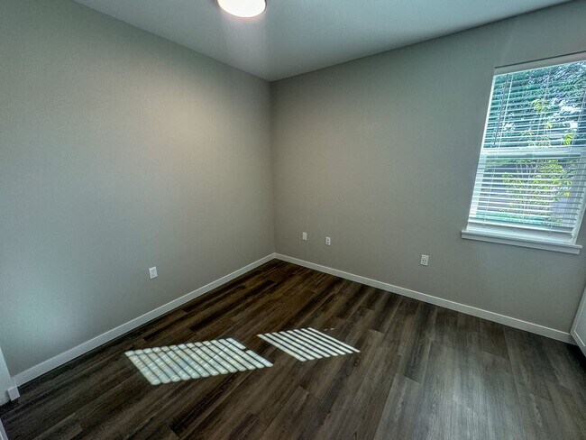 Building Photo - SAW3781