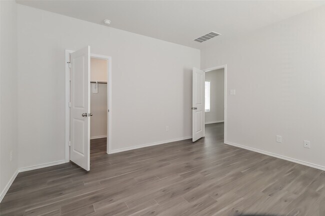 Building Photo - 15300 Estrella Rd E