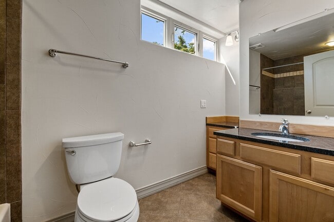 Building Photo - 1275 S Clayton St