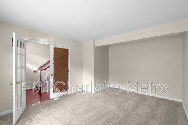 Building Photo - 10484 Alexander Martin Ave
