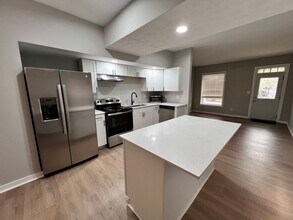Building Photo - *COMING SOON* Charming 2 bedroom, 2.5 bath...
