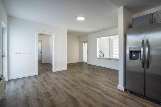 Building Photo - 1750 S Treasure Dr