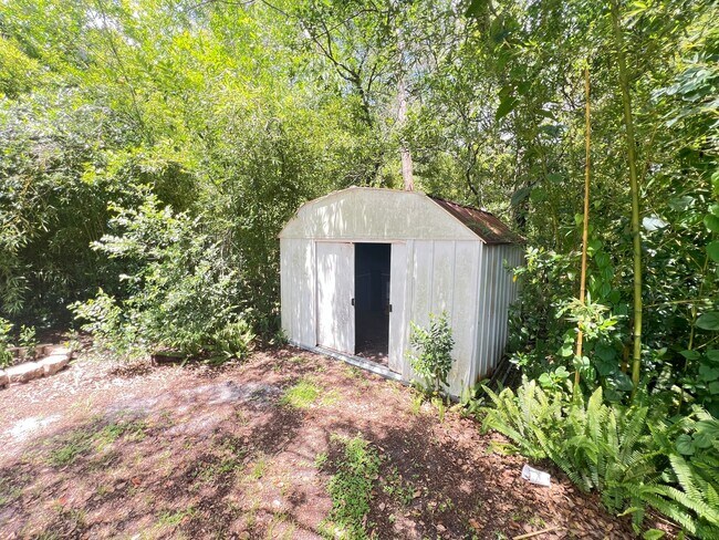 Building Photo - Charming Deltona Lakes Home!