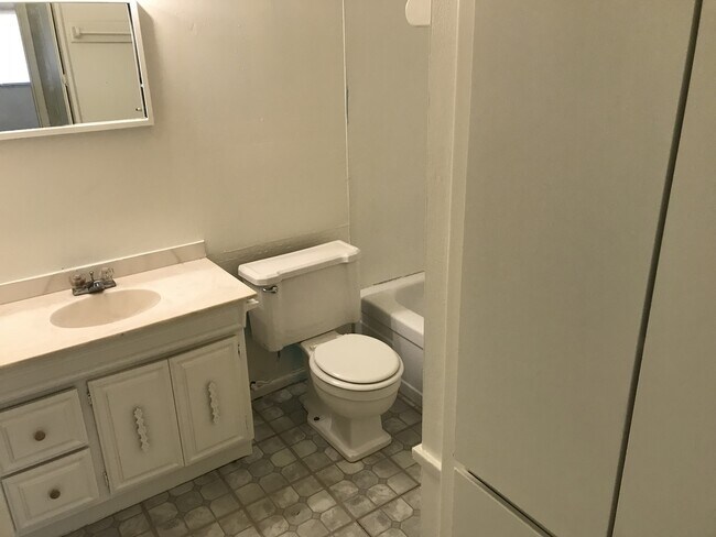 Building Photo - Tempe 3 Bed, 2 Bath Single Story in Cul de...