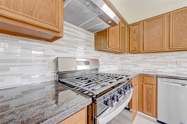 Building Photo - 2230 Bent River Dr