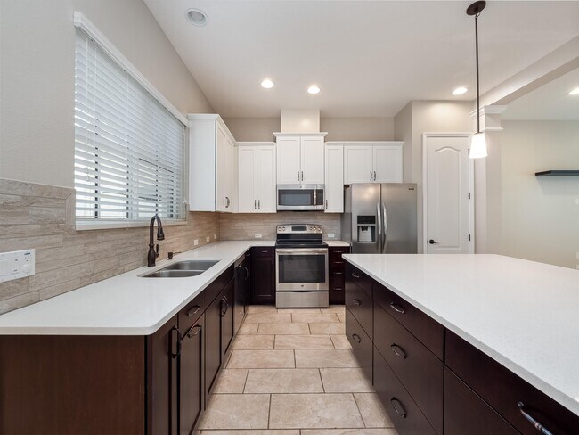 Building Photo - 1442 Resolute St