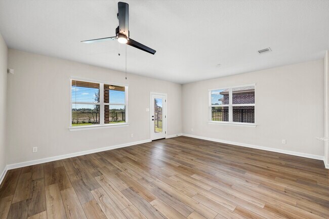 Building Photo - 3033 Sorrento Hl Dr