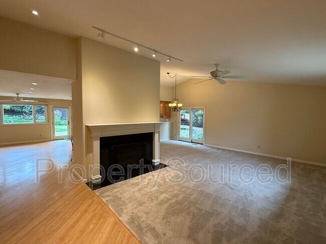 Building Photo - 1550 Naples Ct