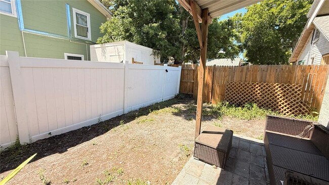 Building Photo - 905 Jones St