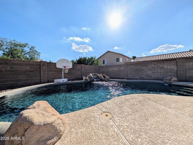 Building Photo - 8639 W Fullam St