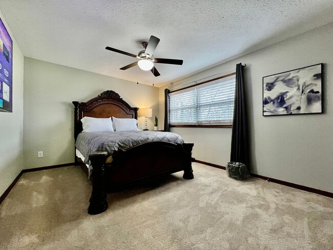 Building Photo - 7033 Willowood Dr